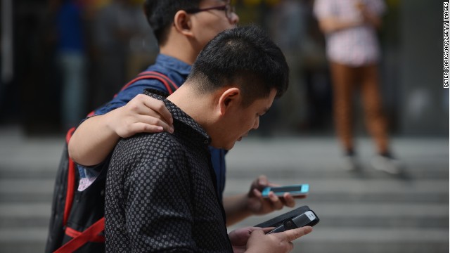 Ciudad china habilita un "carril" especial para usuarios de teléfonos móviles